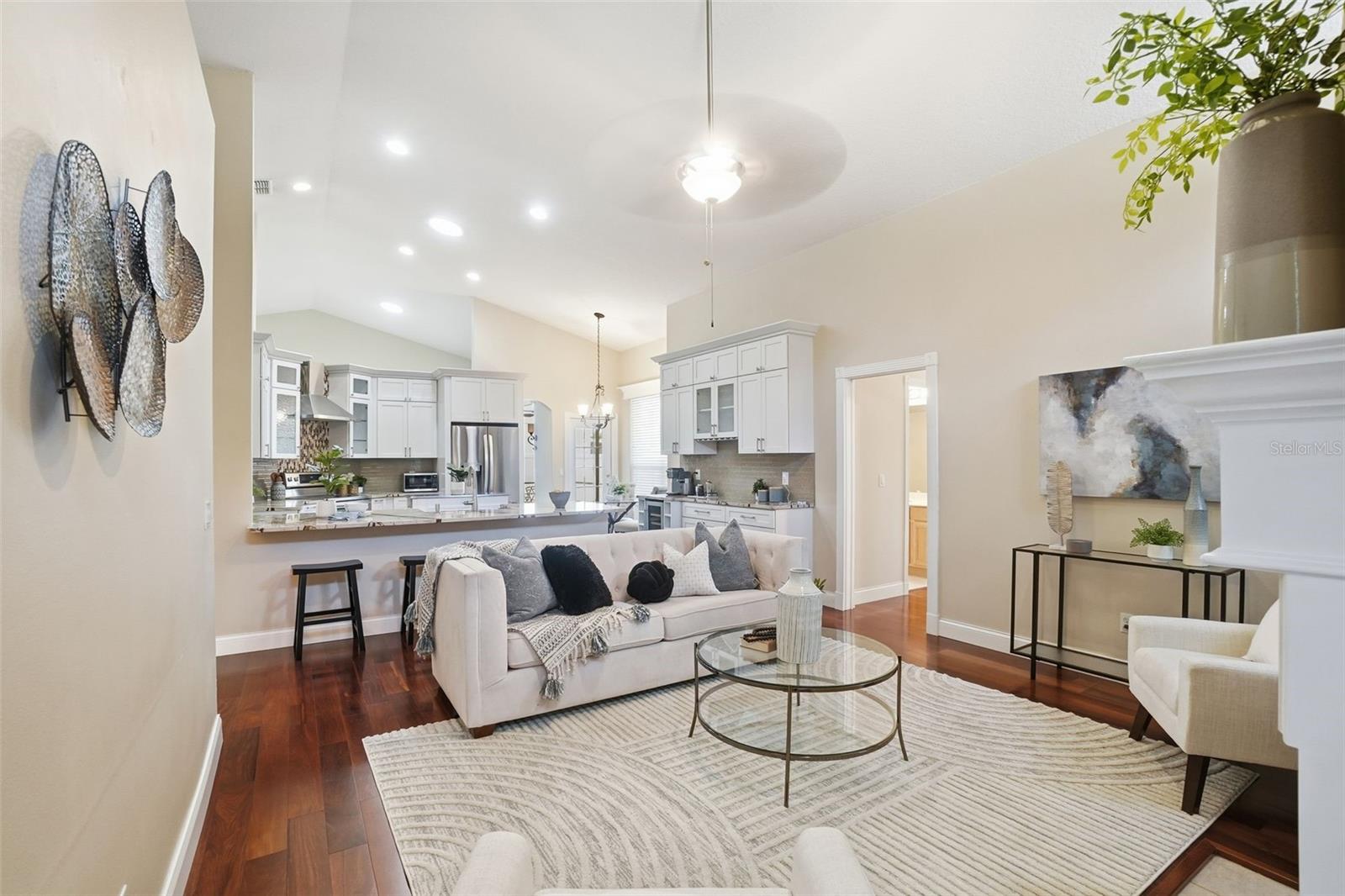 UNIVERSITY ESTATES - Residential