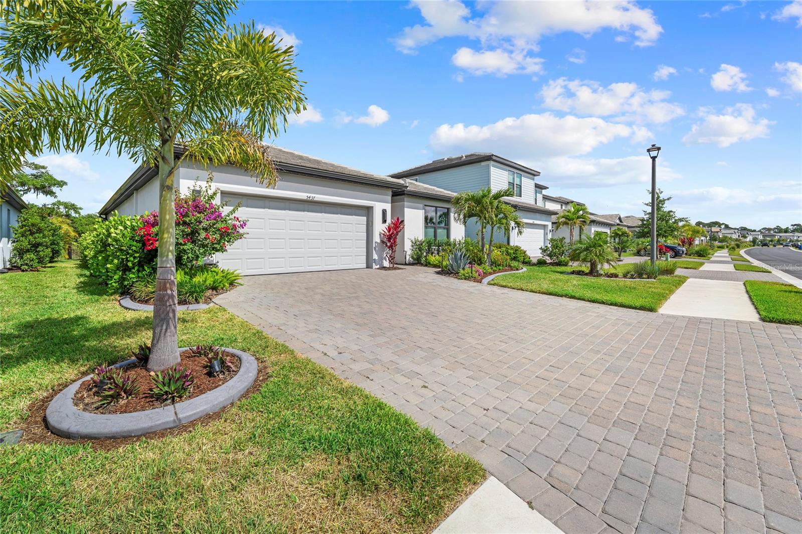 SAPPHIRE POINT PH IIIB - Residential