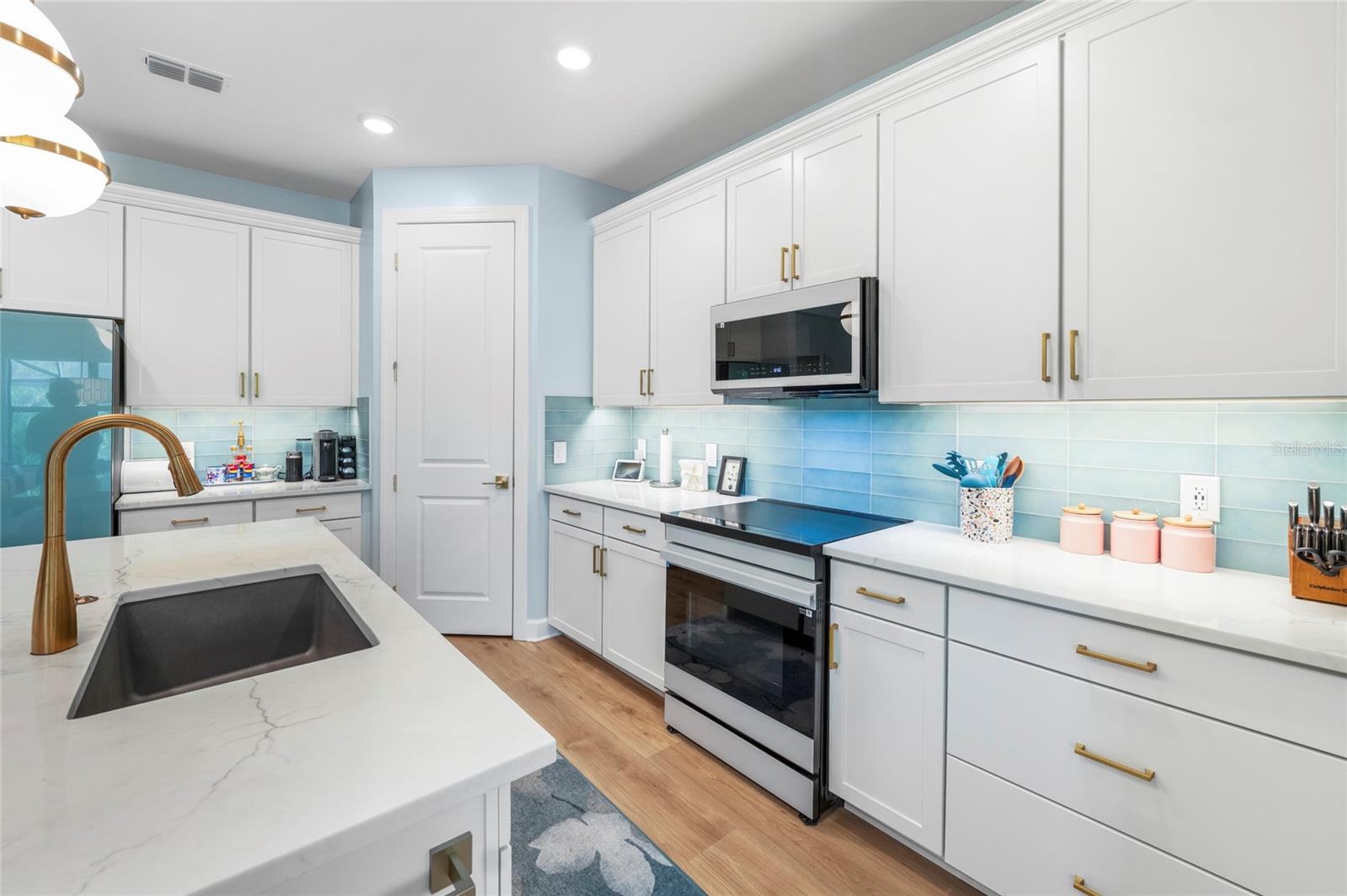 SAPPHIRE POINT PH IIIB - Residential
