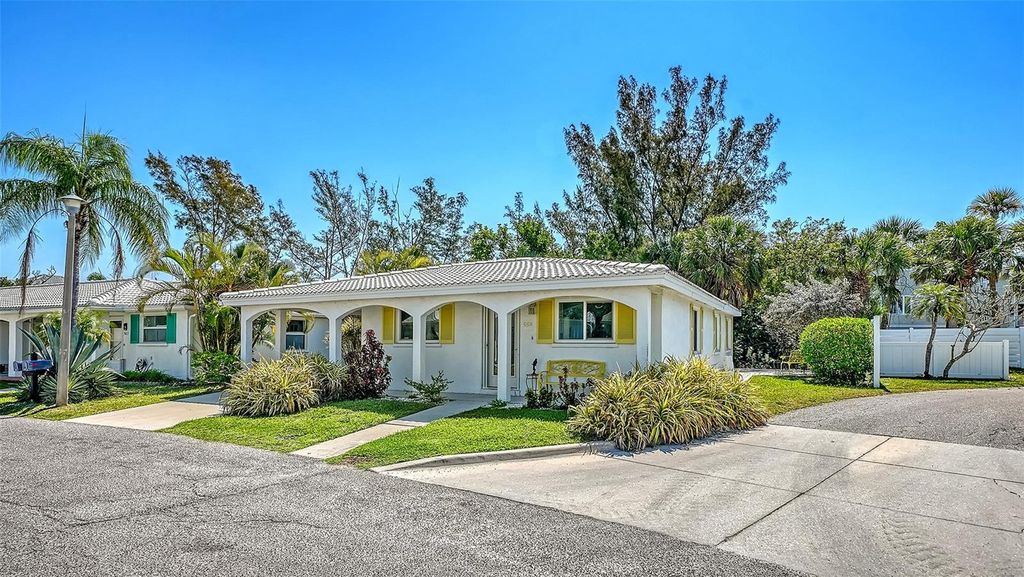 Photo of 554 Spanish Drive S, Longboat Key, FL 34228 (MLS # A4688632)