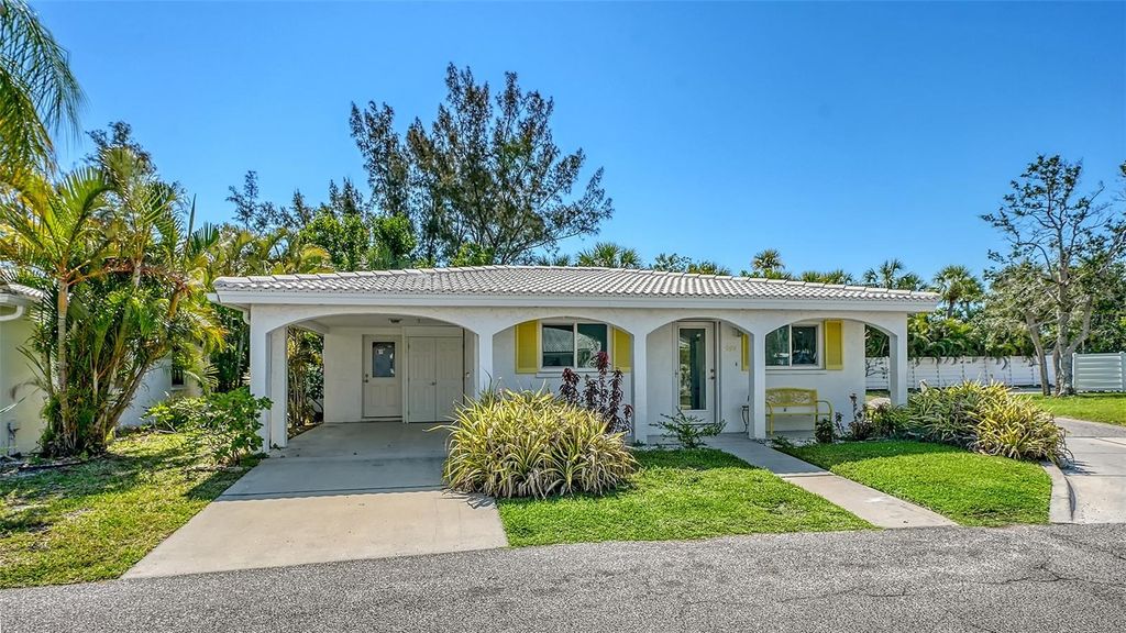 Photo of 554 Spanish Drive S, Longboat Key, FL 34228 (MLS # A4688632)