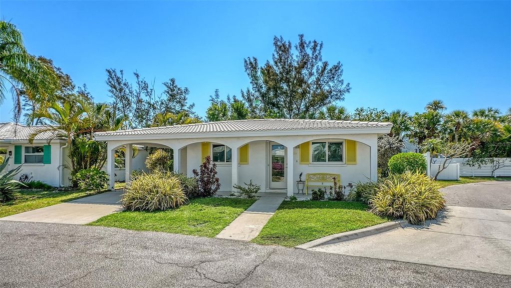 Photo of 554 Spanish Drive S, Longboat Key, FL 34228 (MLS # A4688632)