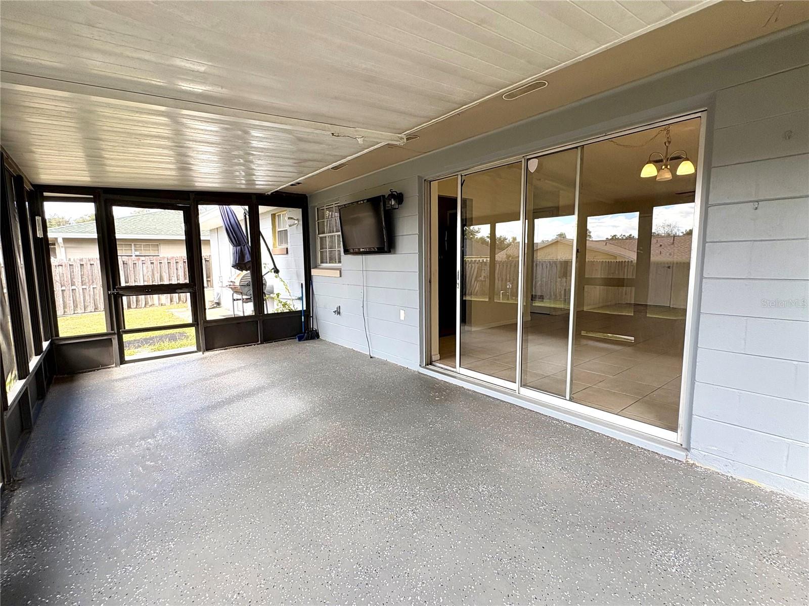 MARION OAKS UNIT 02 - Residential Lease