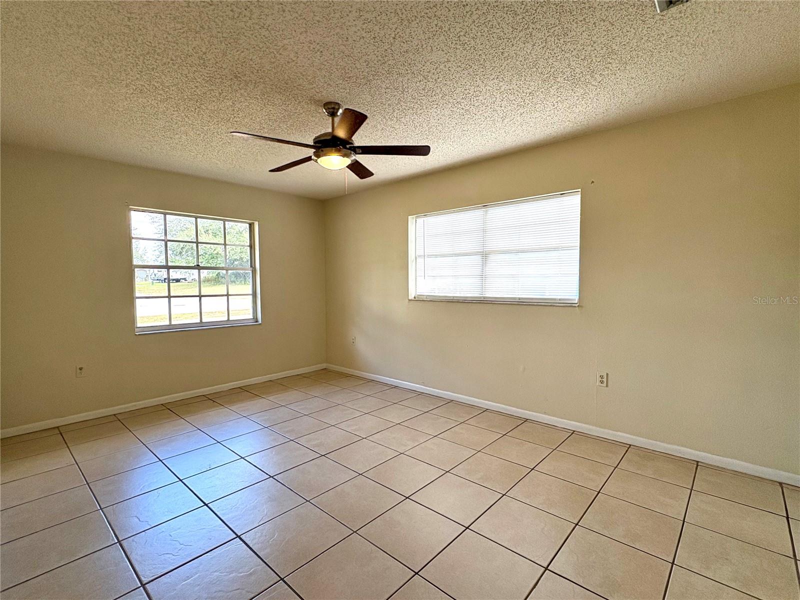 MARION OAKS UNIT 02 - Residential Lease