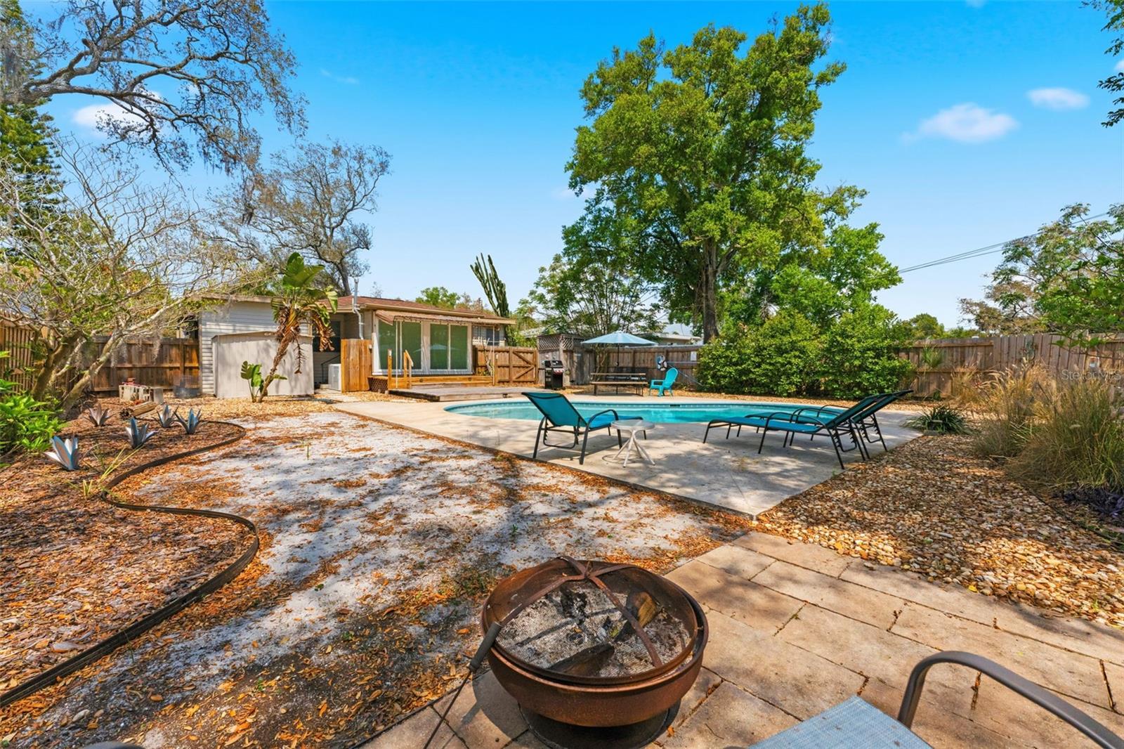 BREEZE HILL - Residential