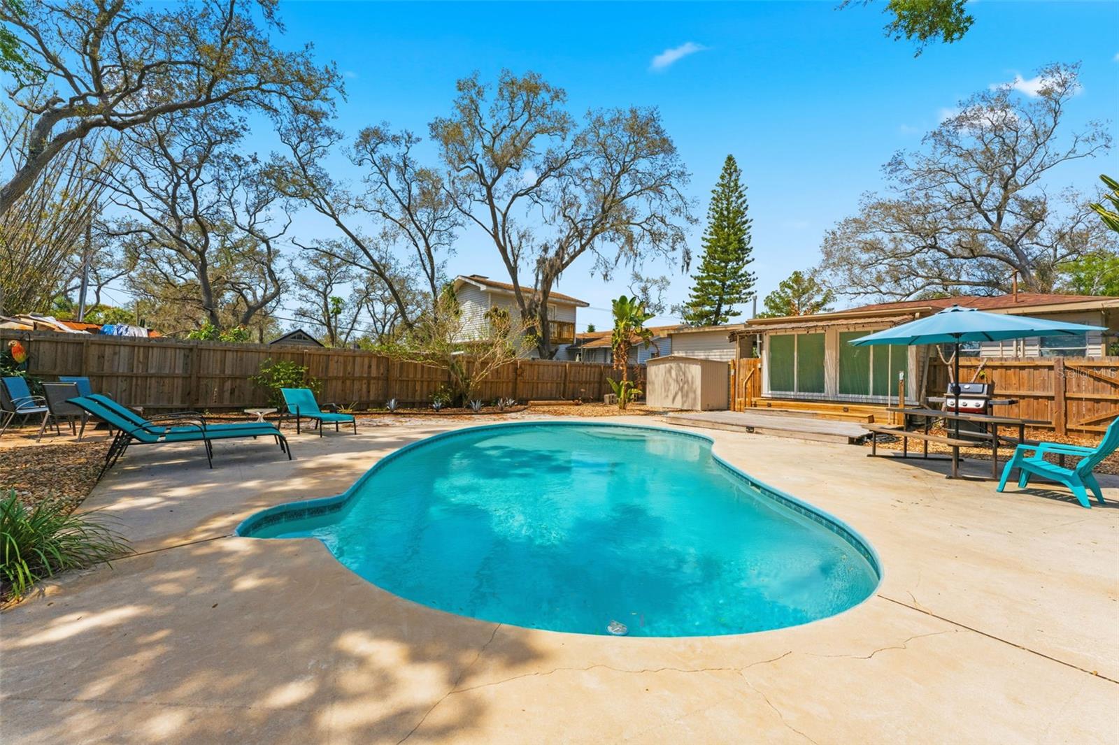 BREEZE HILL - Residential