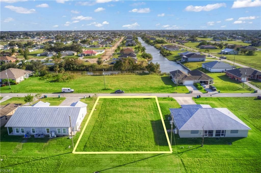 Photo of 833 NE 15th Lane, Cape Coral, FL 33909 (MLS # O6329545)