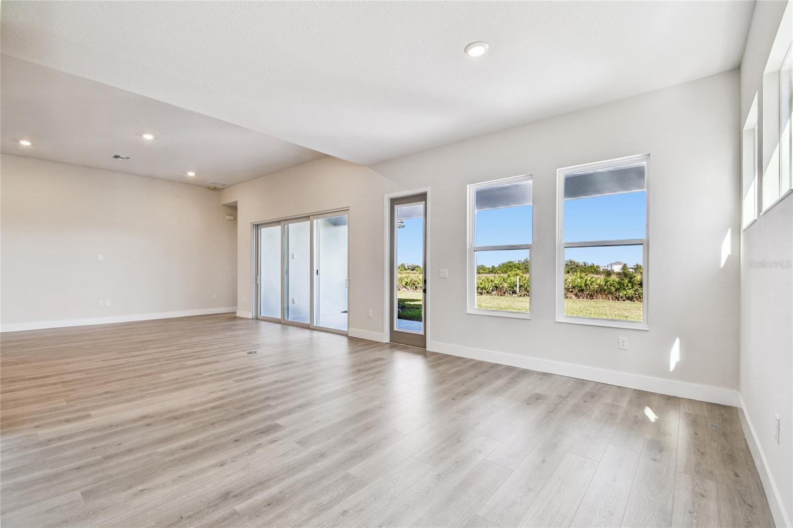 PALMERA AT WELLEN PARK - Residential