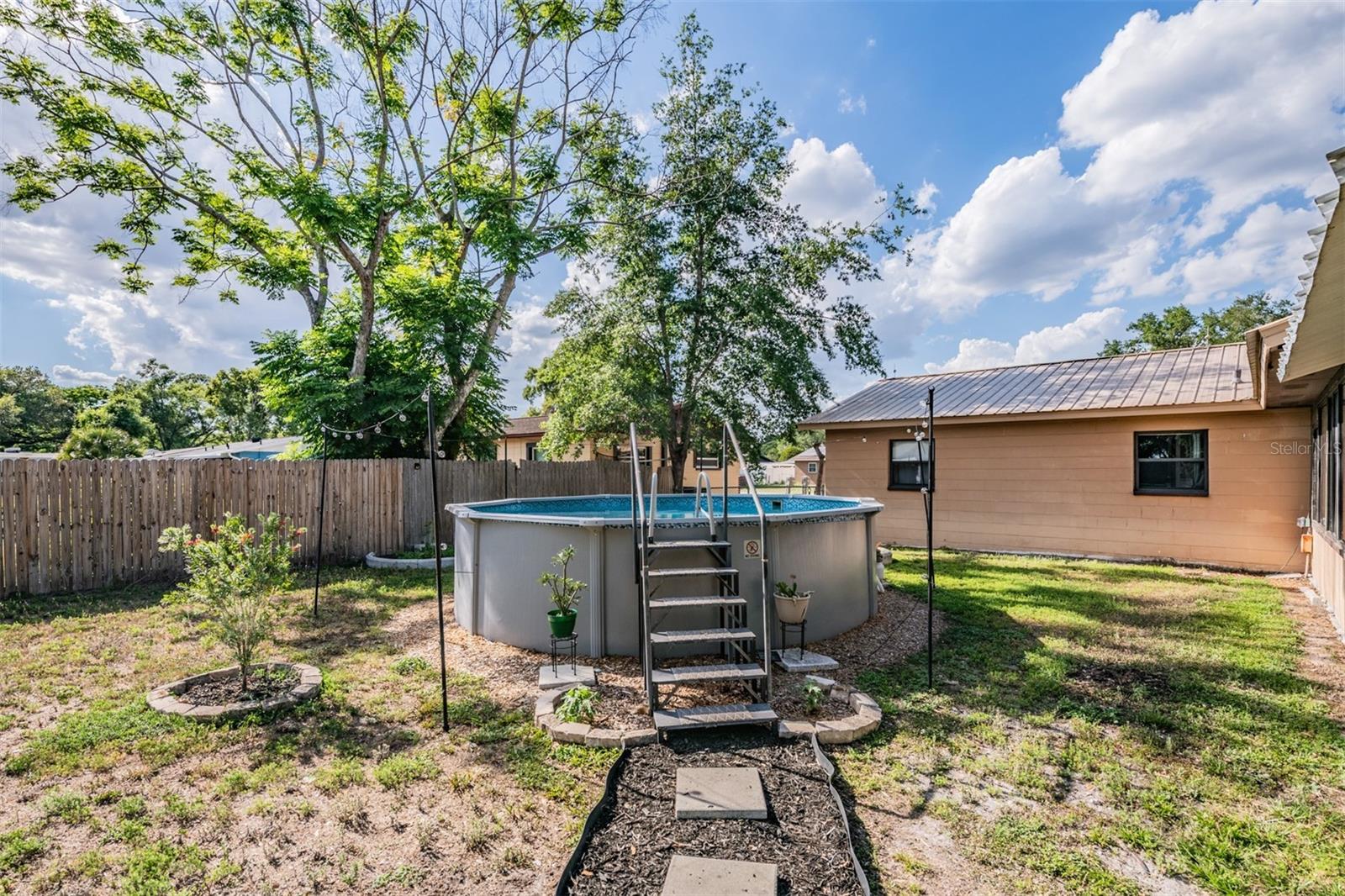 EASY ACRES - Residential