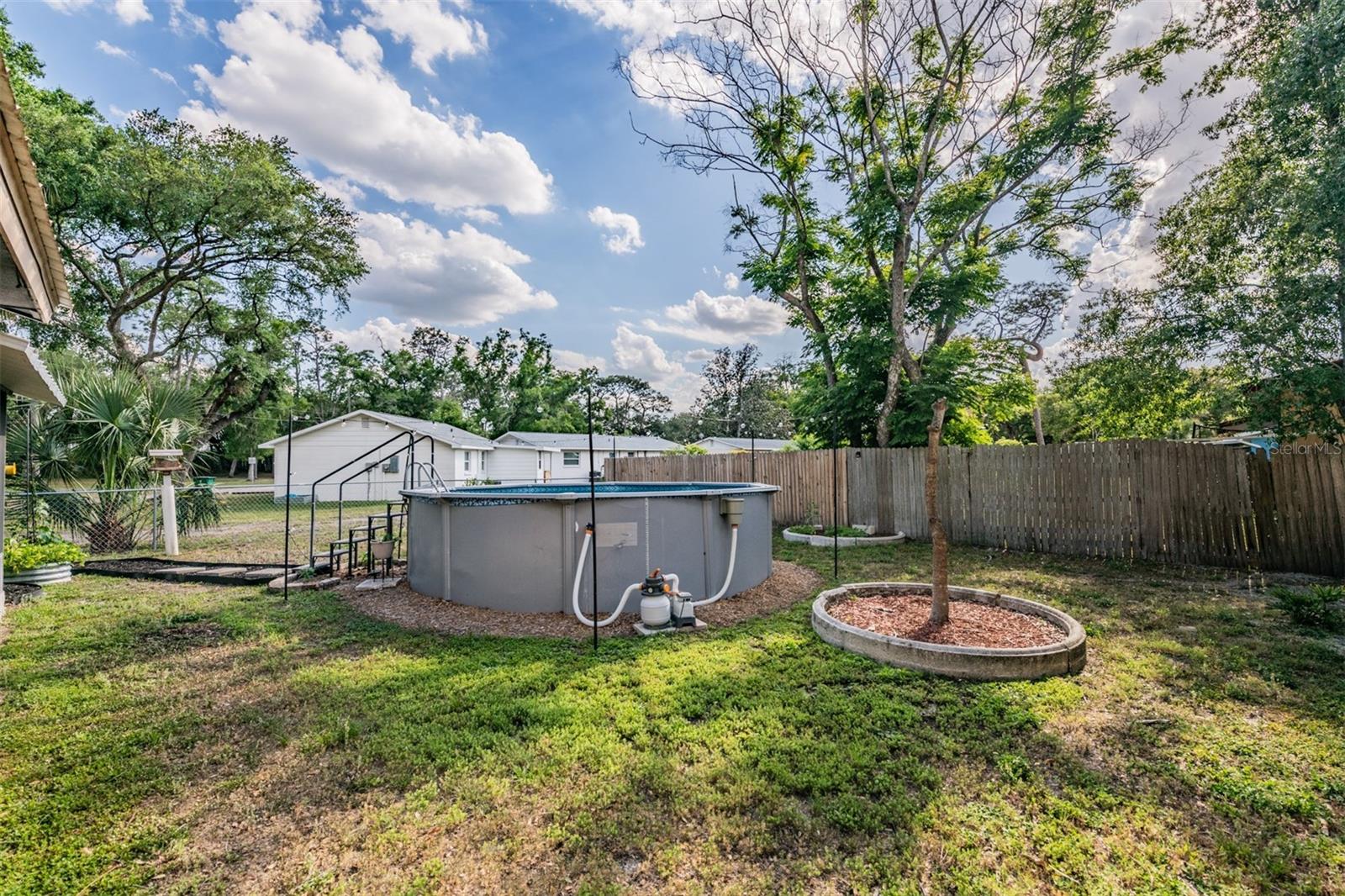 EASY ACRES - Residential