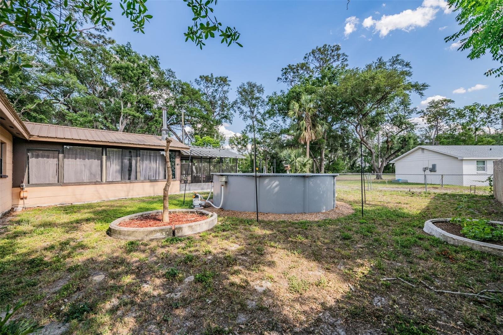 EASY ACRES - Residential