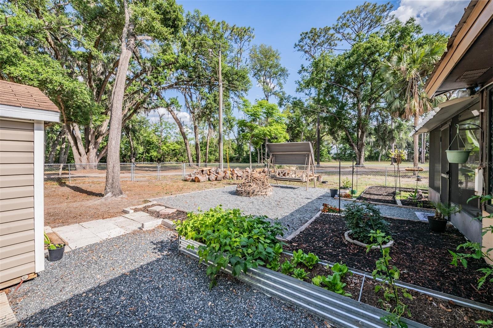 EASY ACRES - Residential