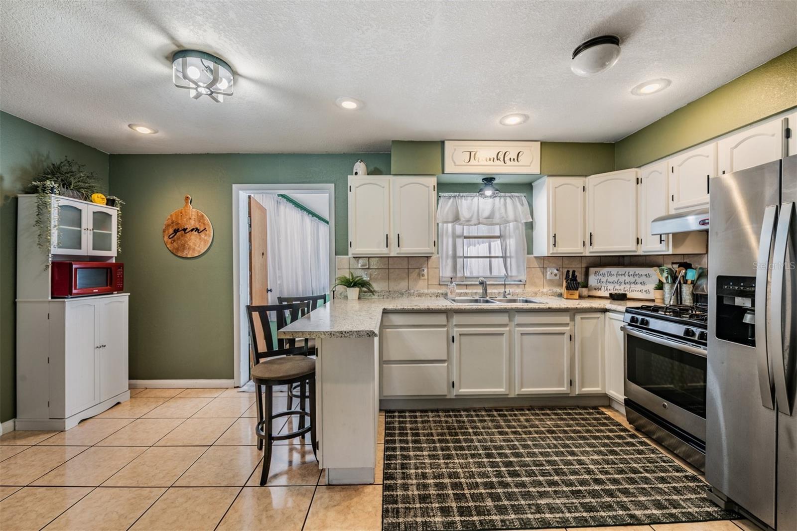 EASY ACRES - Residential