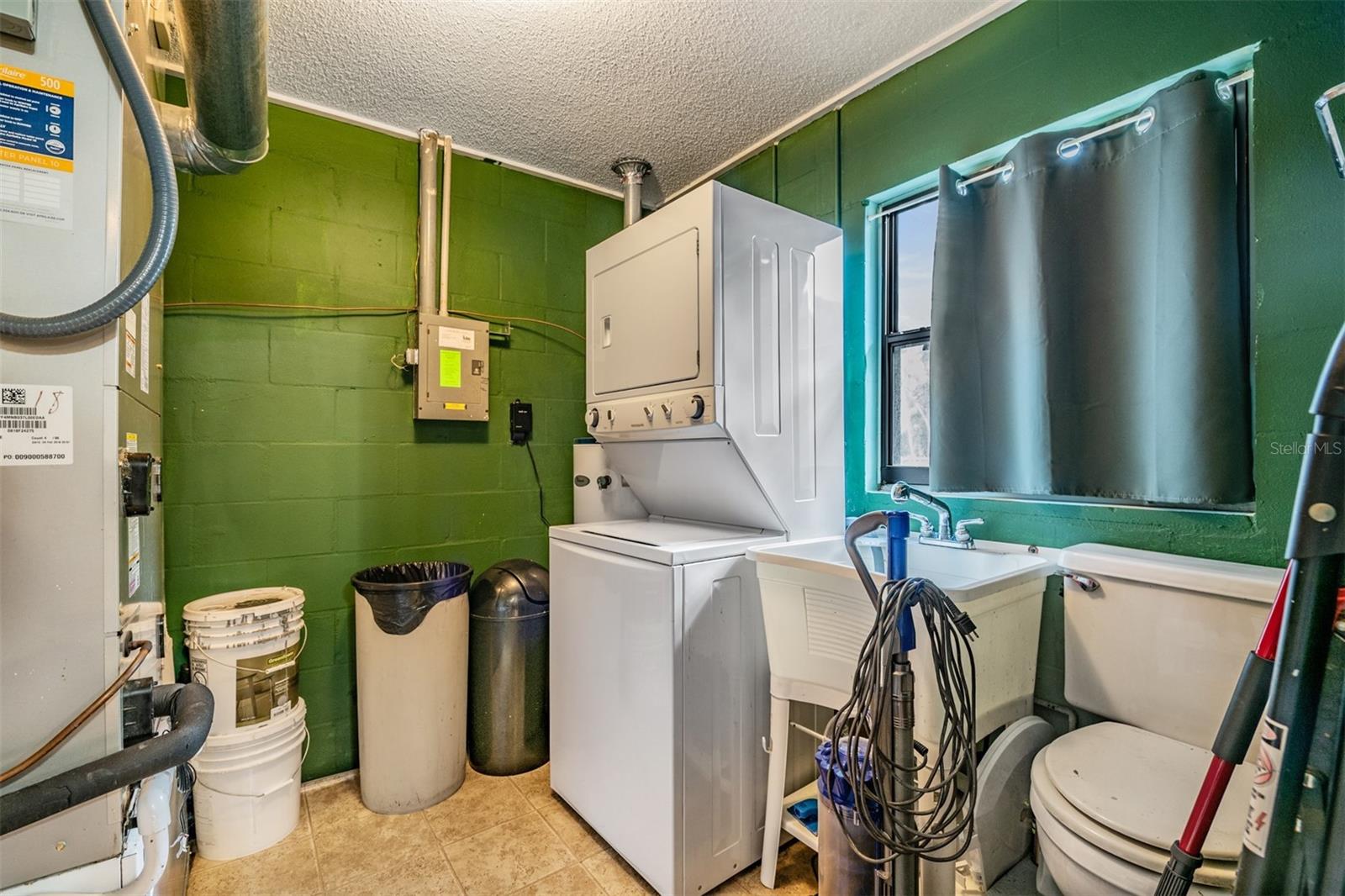 EASY ACRES - Residential