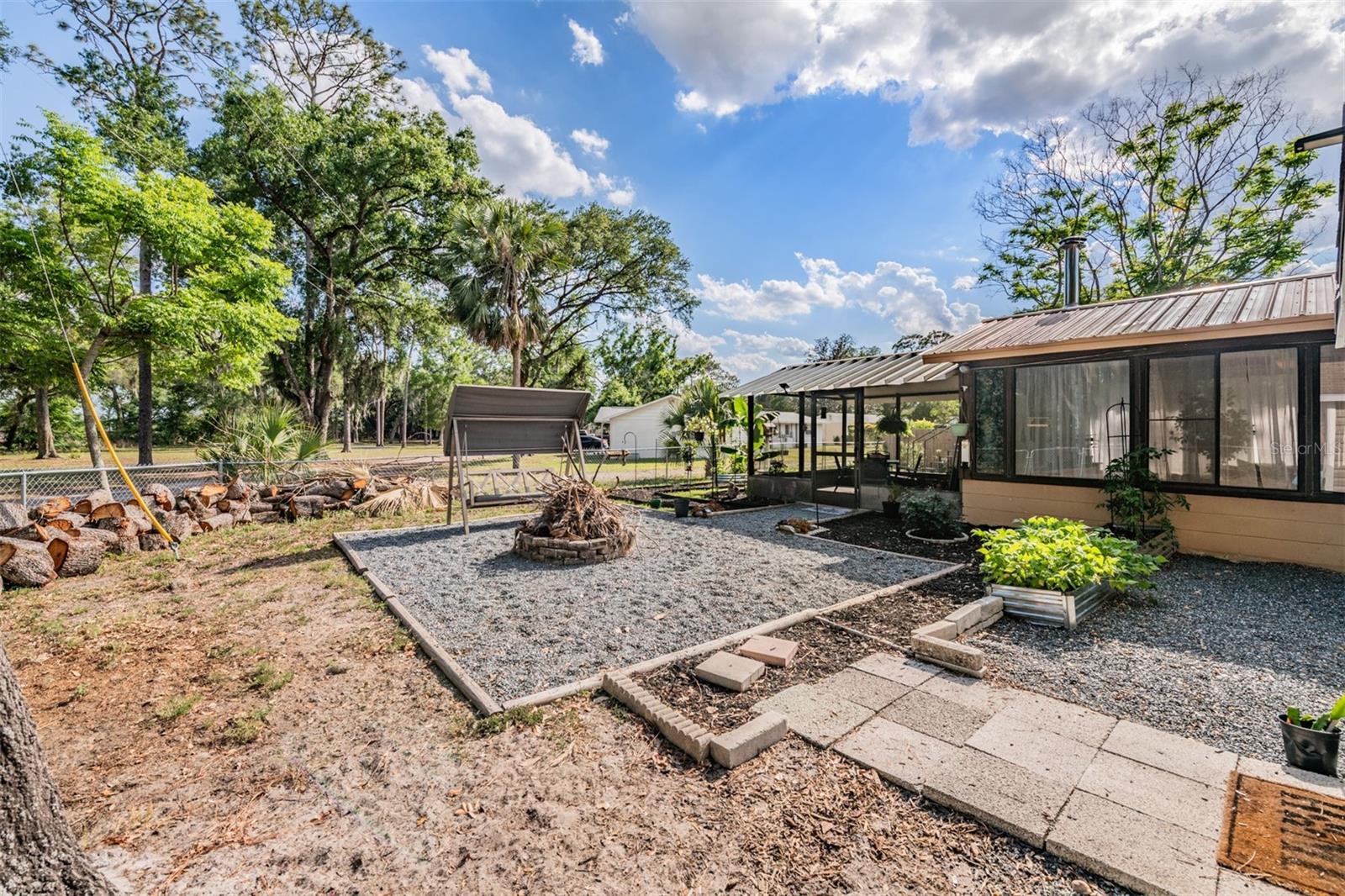 EASY ACRES - Residential