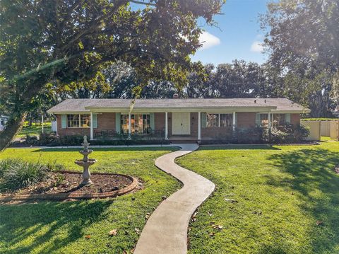 Photo of 639 Howard Avenue, Lakeland, FL 33815 (MLS # TB8431851)