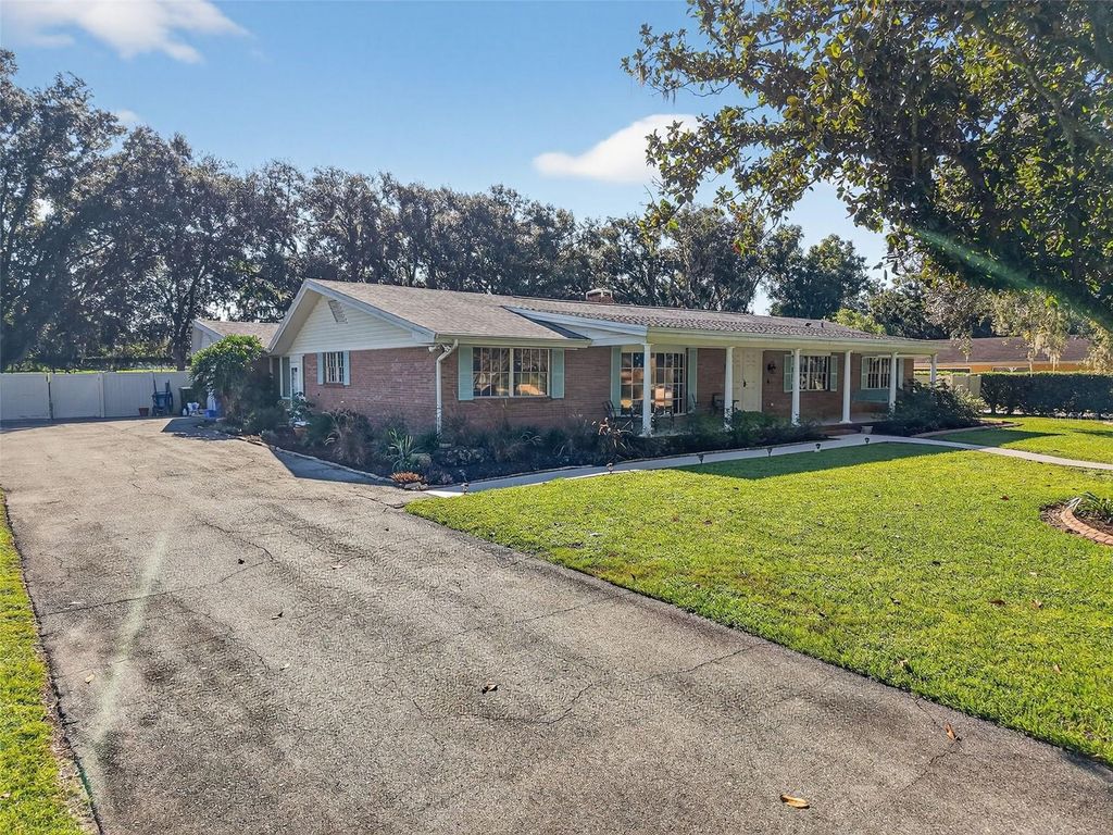 Photo of 639 Howard Avenue, Lakeland, FL 33815 (MLS # TB8431851)