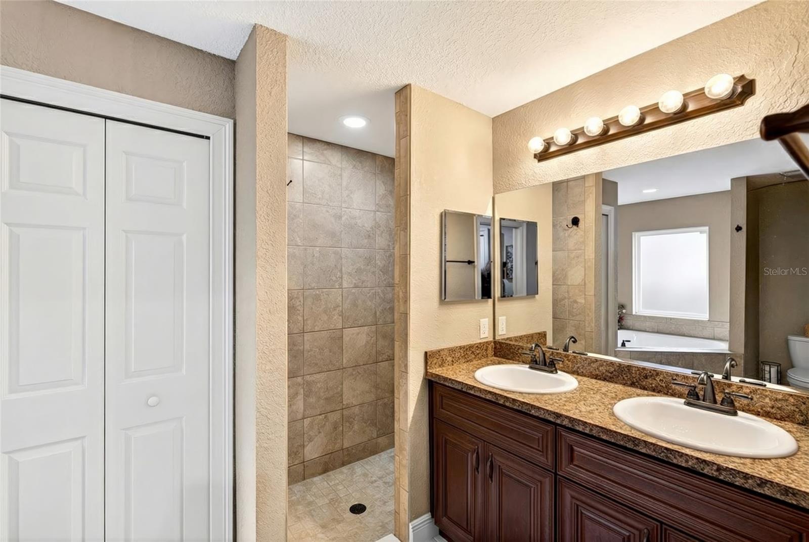 MARION OAKS UN 04 - Residential