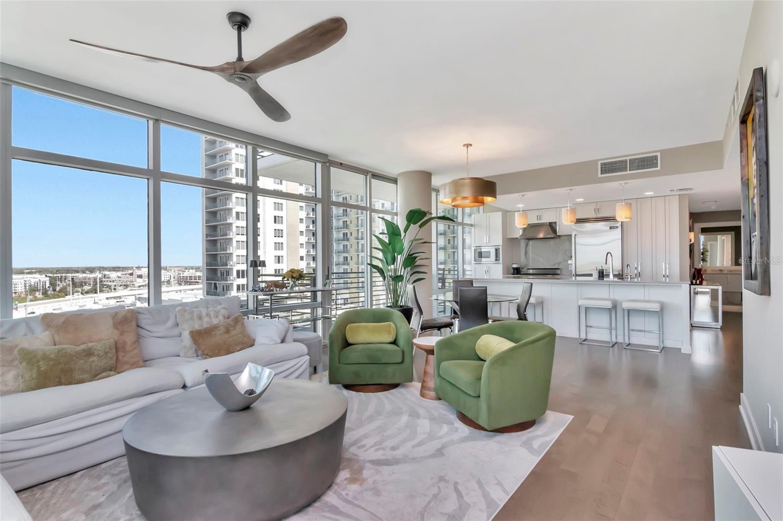 GRAND CENTRAL AT KENNEDY RESID - Residential Lease