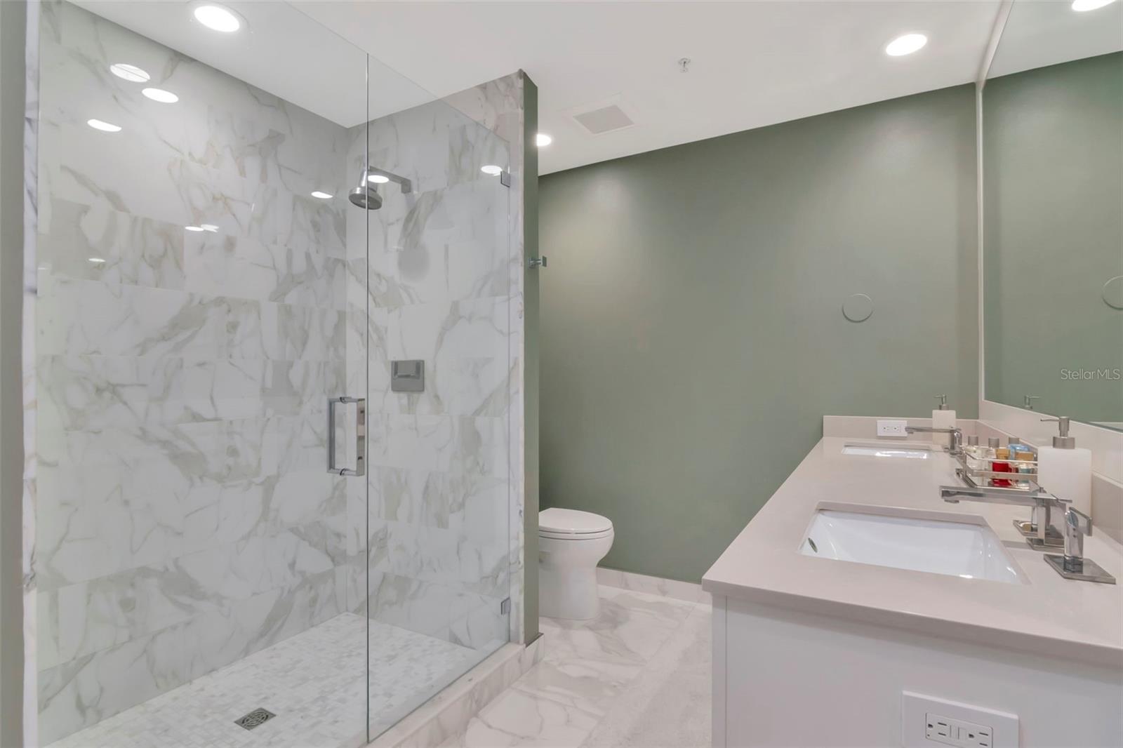 GRAND CENTRAL AT KENNEDY RESID - Residential Lease