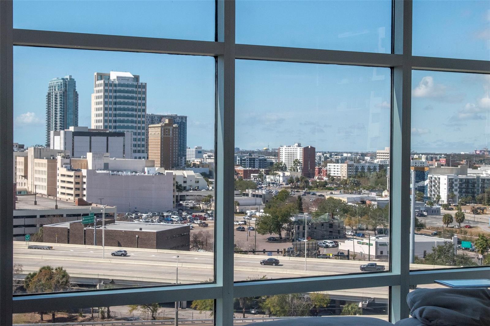 GRAND CENTRAL AT KENNEDY RESID - Residential Lease