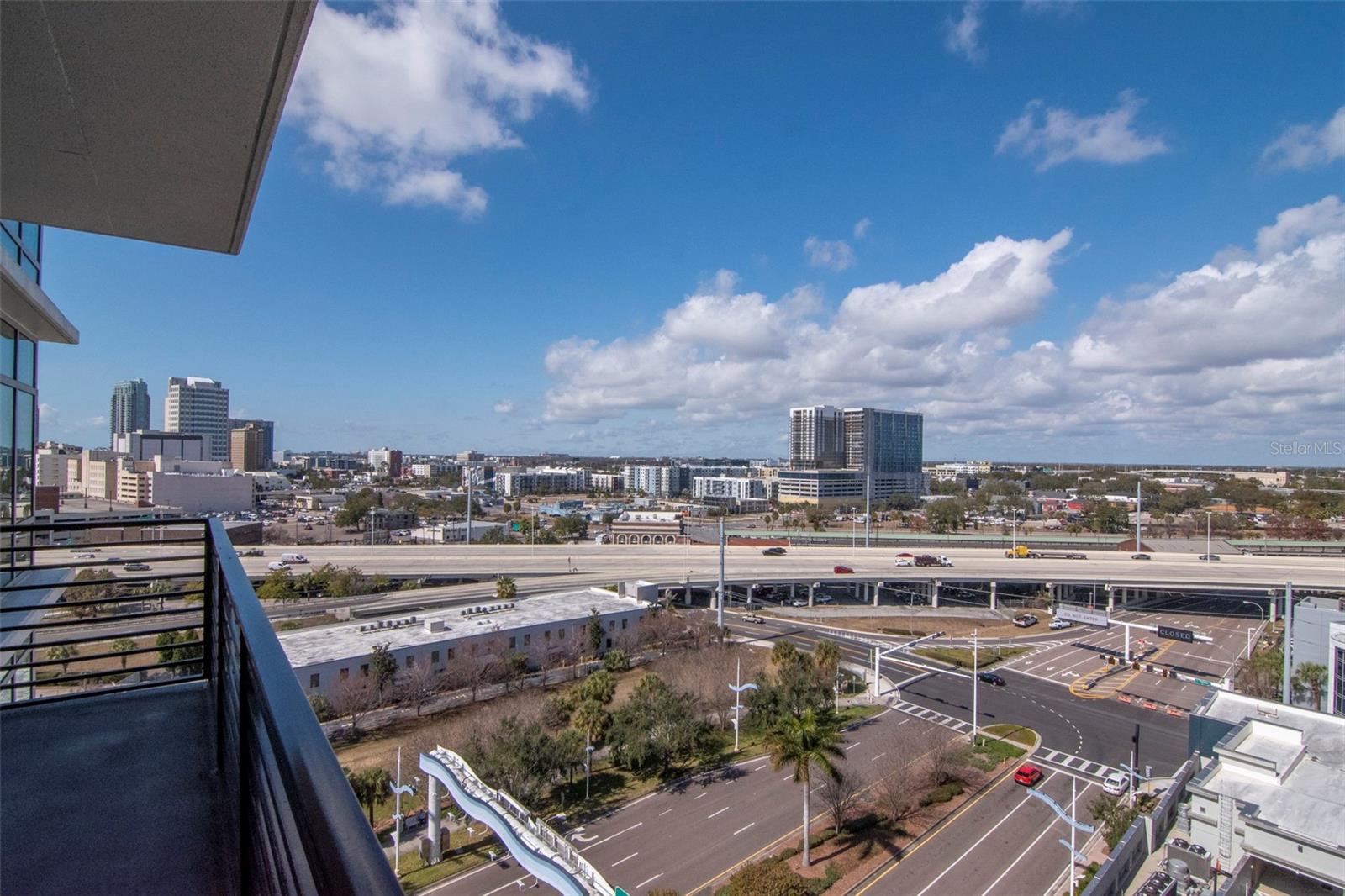 GRAND CENTRAL AT KENNEDY RESID - Residential Lease