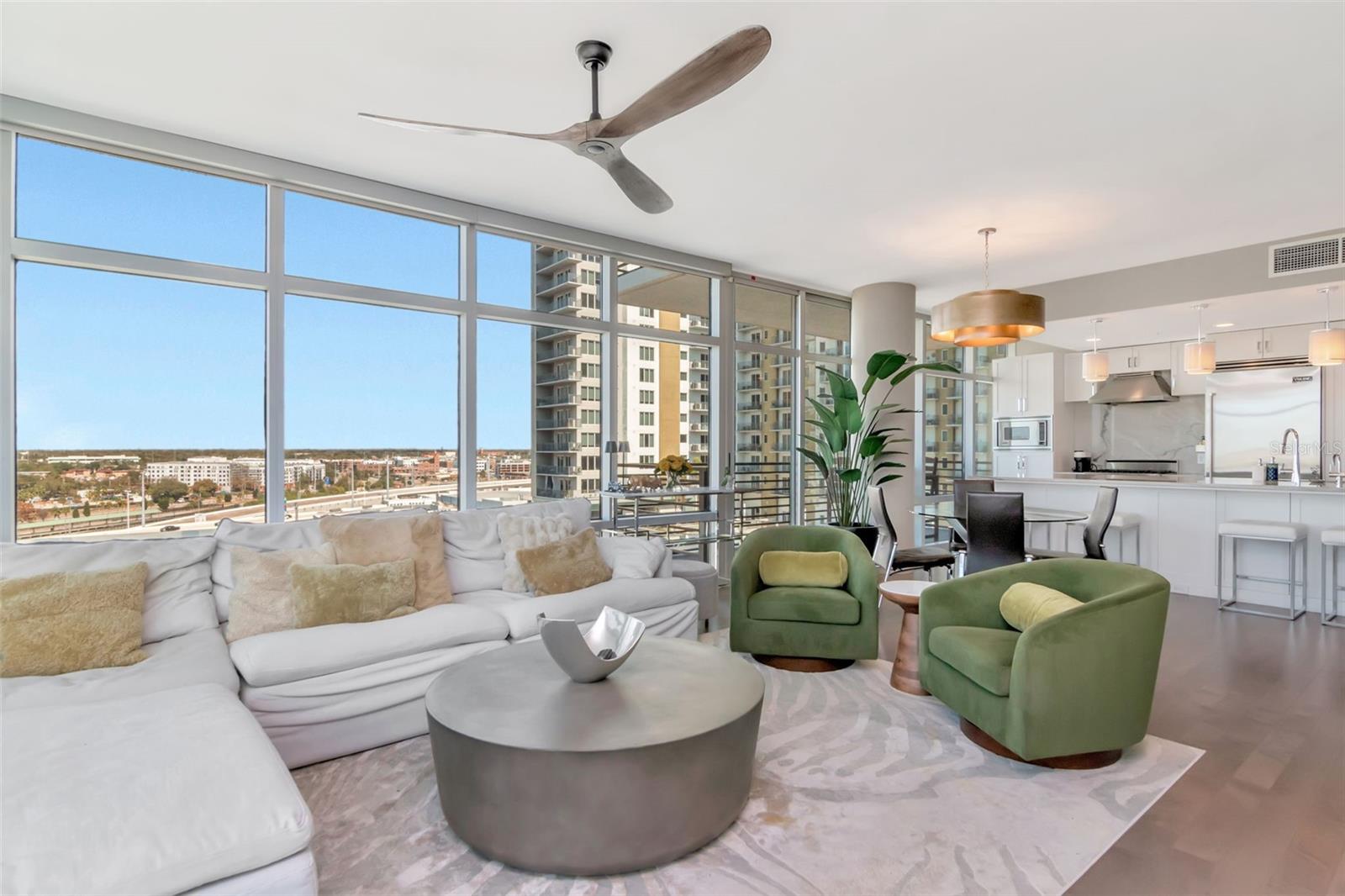 GRAND CENTRAL AT KENNEDY RESID - Residential Lease