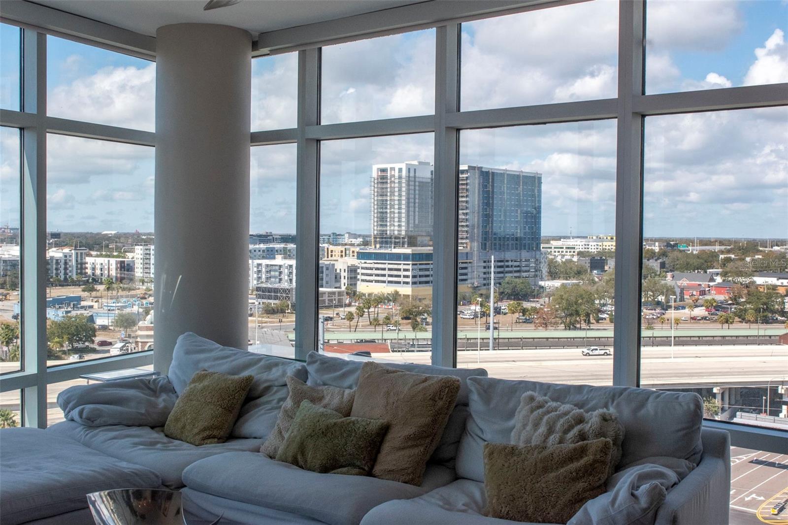 GRAND CENTRAL AT KENNEDY RESID - Residential Lease