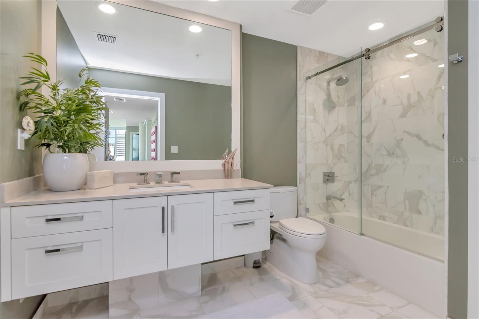 GRAND CENTRAL AT KENNEDY RESID - Residential Lease