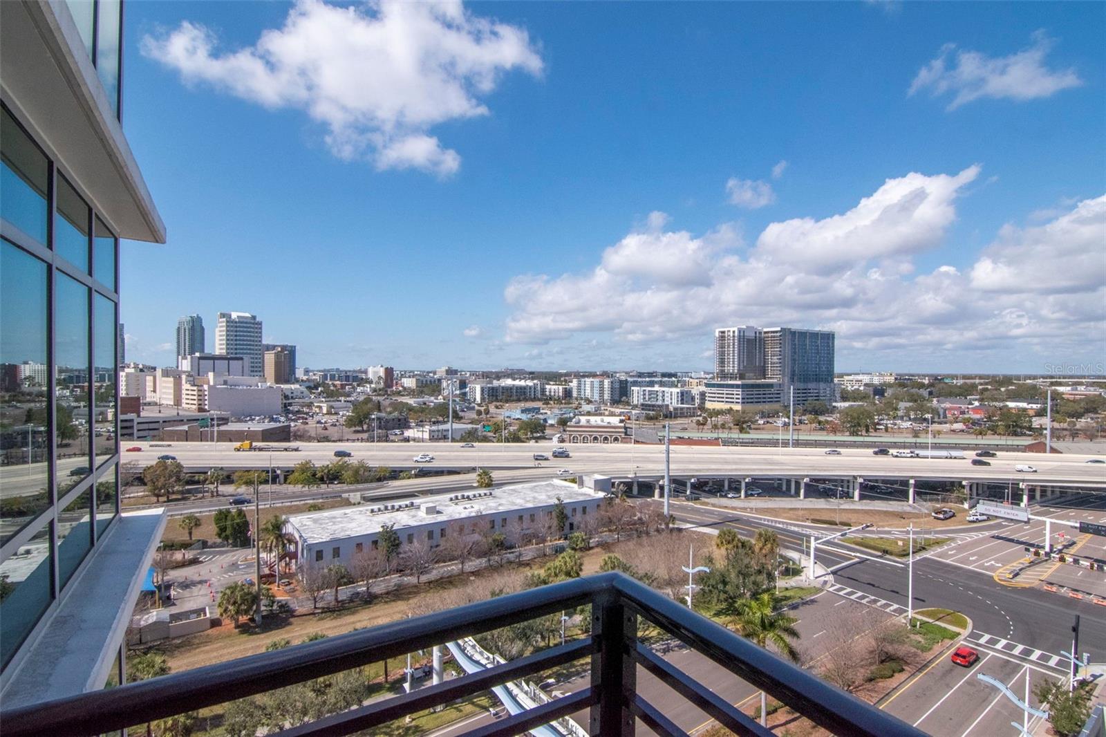 GRAND CENTRAL AT KENNEDY RESID - Residential Lease