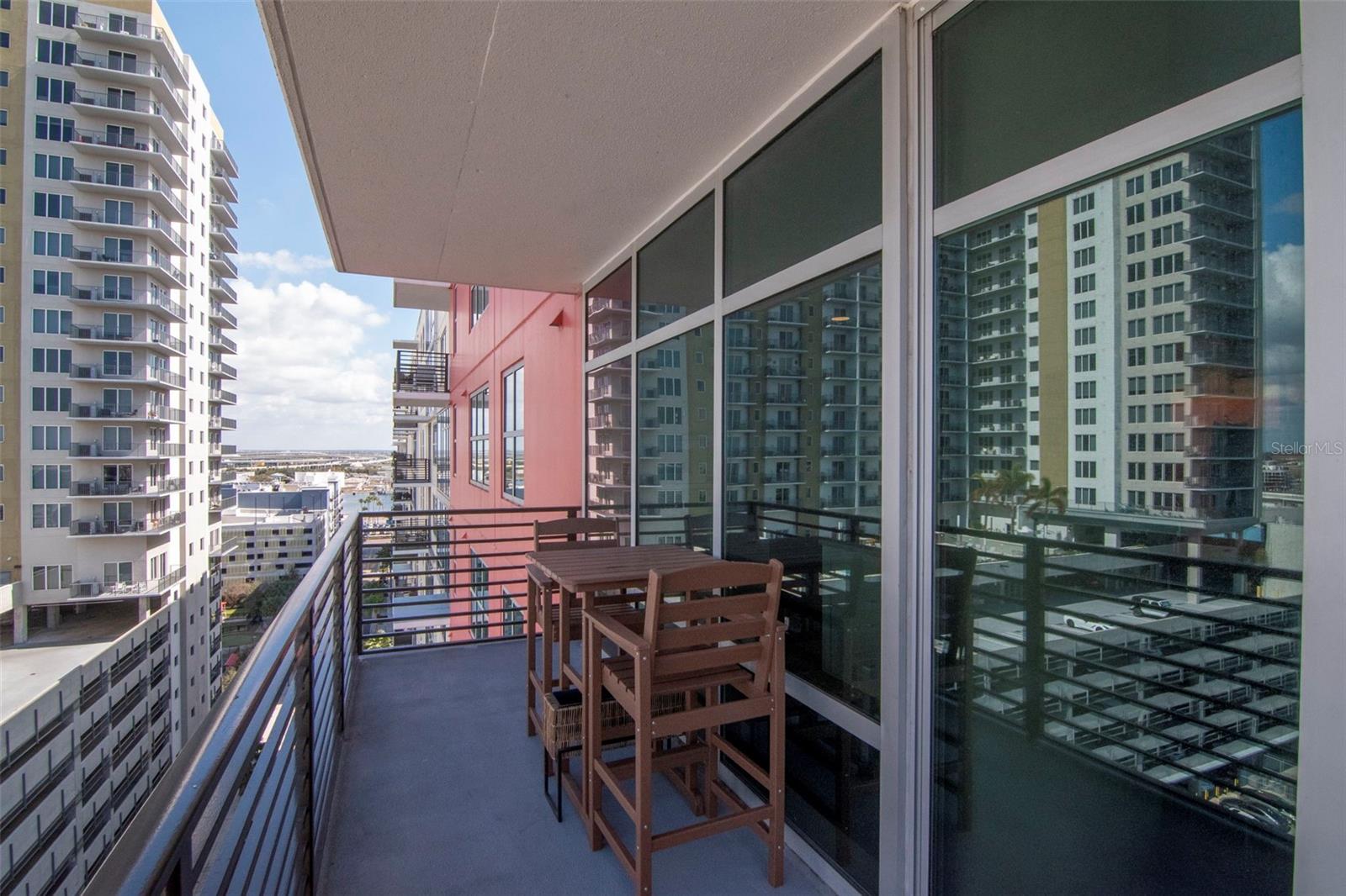 GRAND CENTRAL AT KENNEDY RESID - Residential Lease