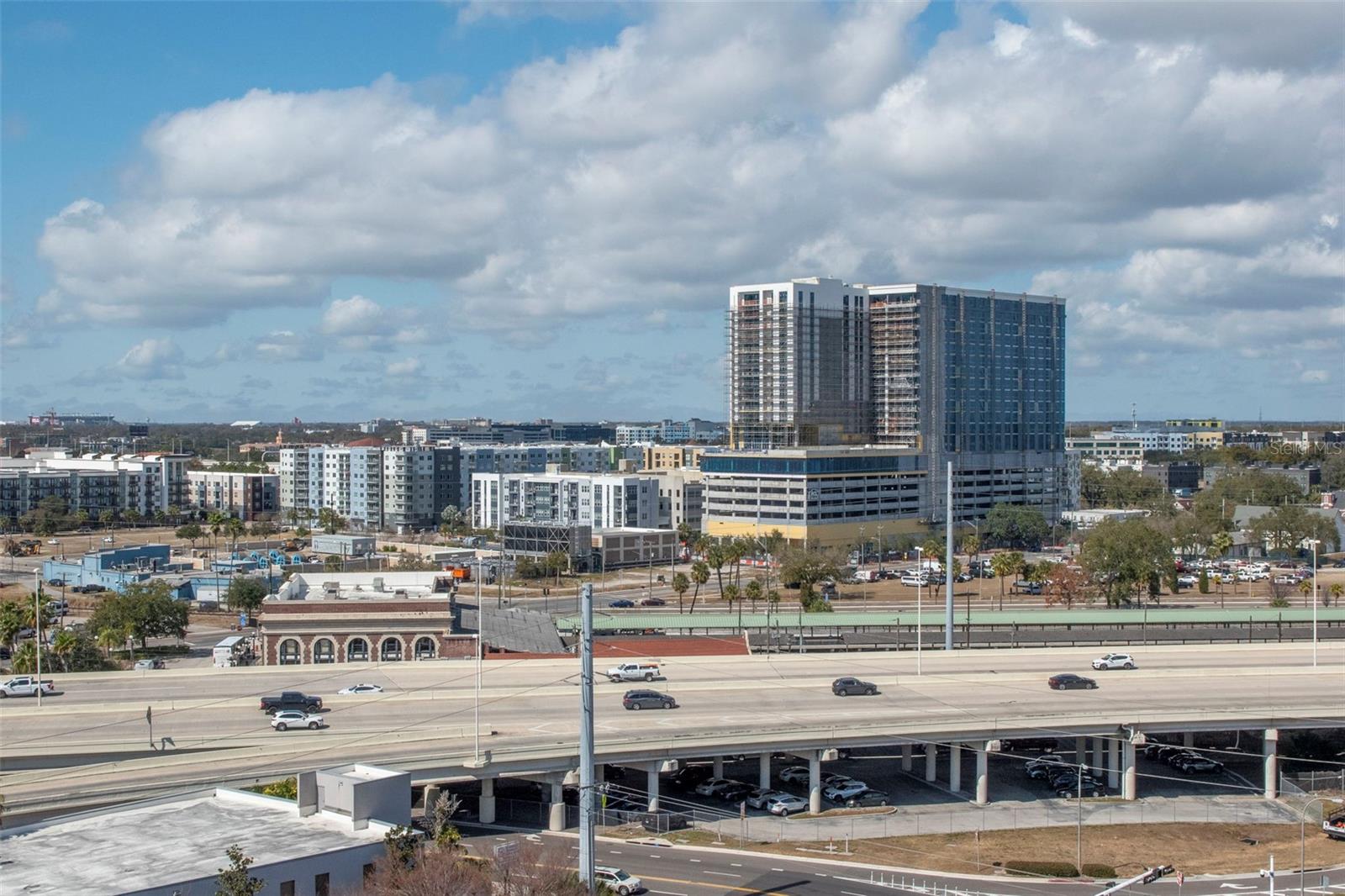 GRAND CENTRAL AT KENNEDY RESID - Residential Lease