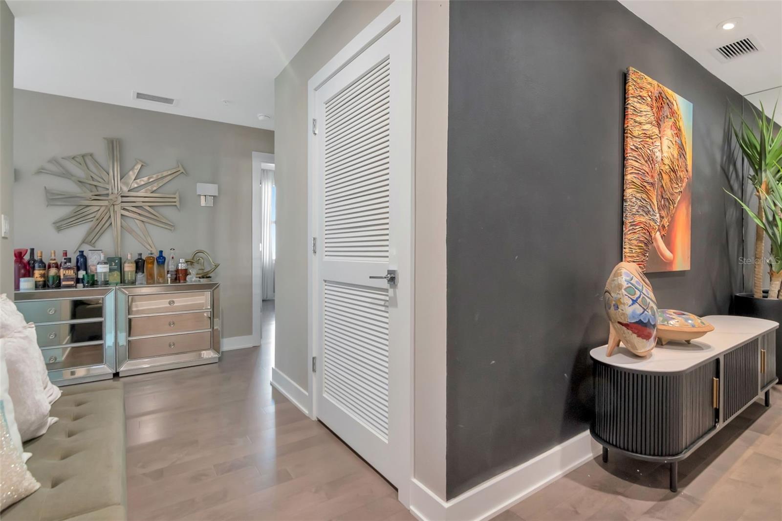 GRAND CENTRAL AT KENNEDY RESID - Residential Lease