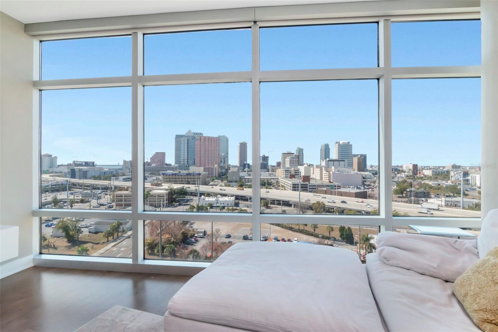 GRAND CENTRAL AT KENNEDY RESID - Residential Lease