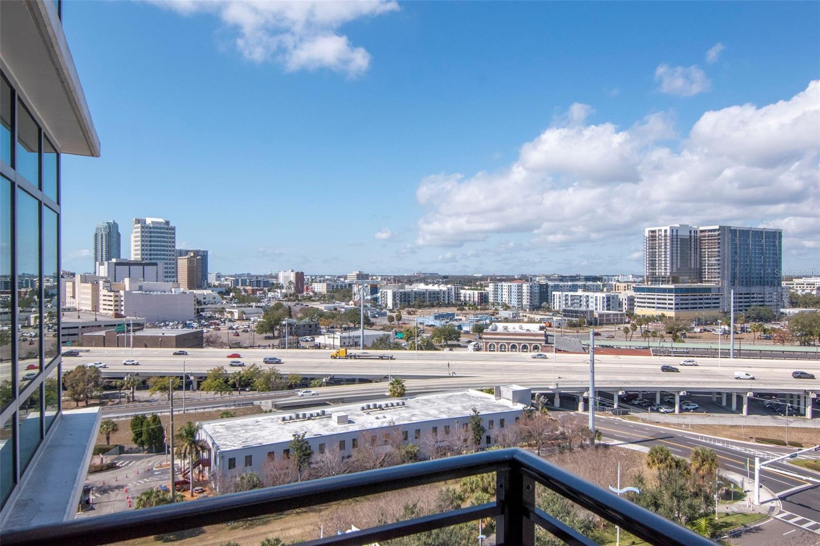 GRAND CENTRAL AT KENNEDY RESID - Residential Lease