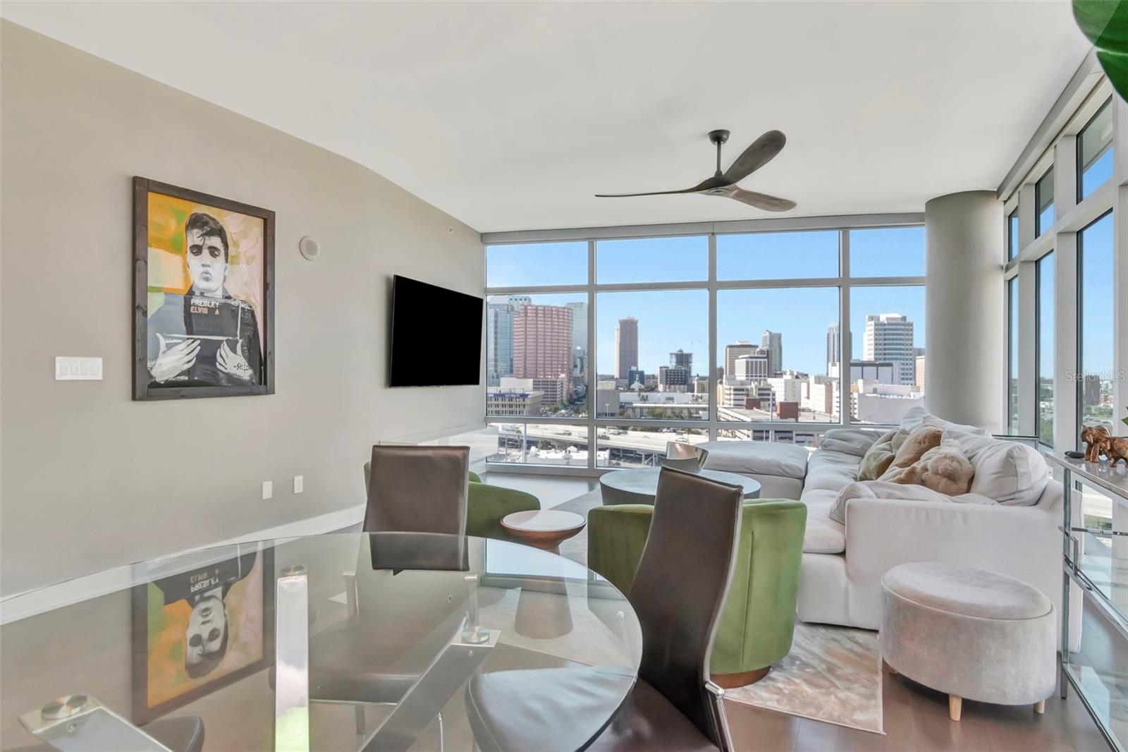 GRAND CENTRAL AT KENNEDY RESID - Residential Lease