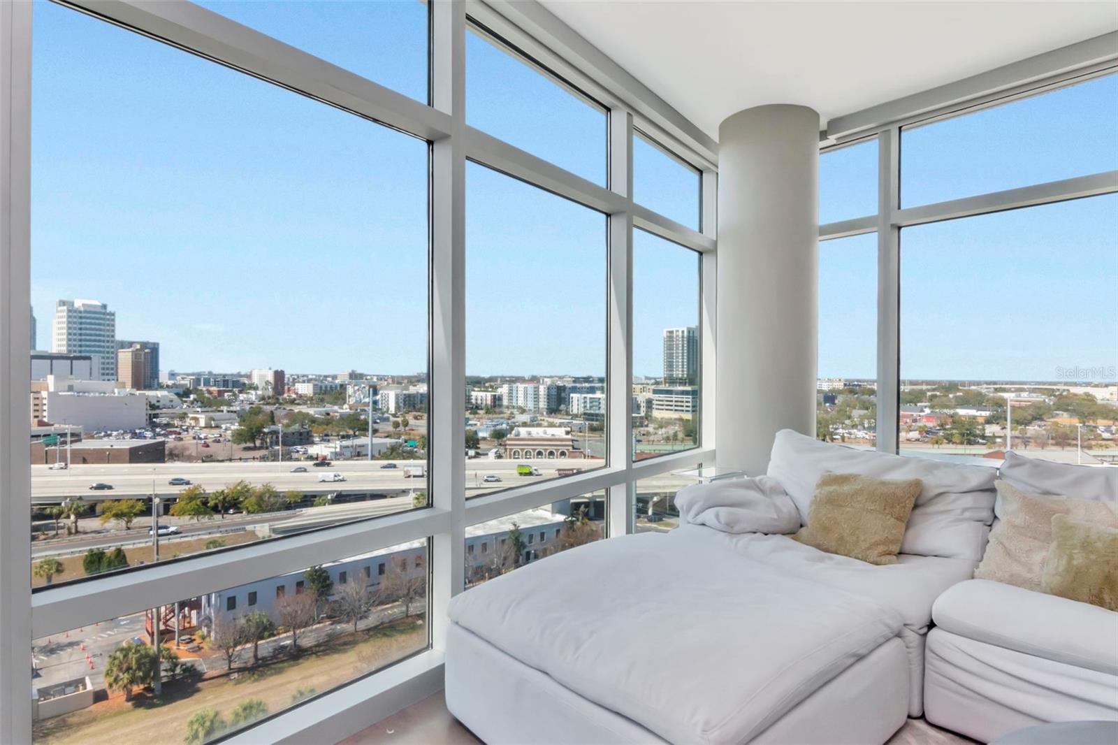 GRAND CENTRAL AT KENNEDY RESID - Residential Lease