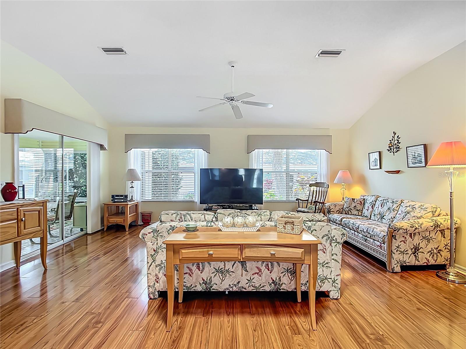 LADY LAKE ORANGE BLOSSOM GARDENS UNIT 19 - Residential