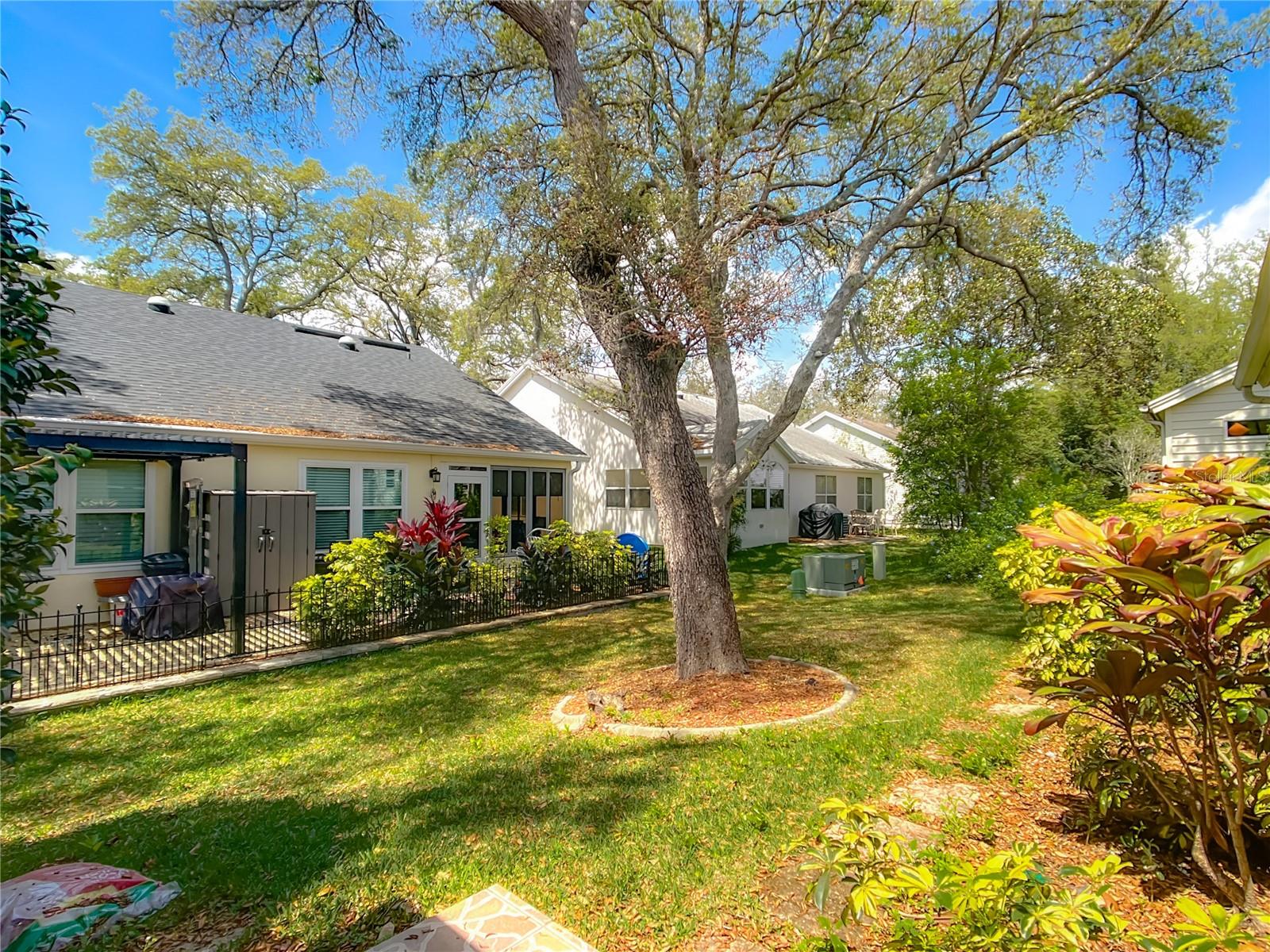 LADY LAKE ORANGE BLOSSOM GARDENS UNIT 19 - Residential