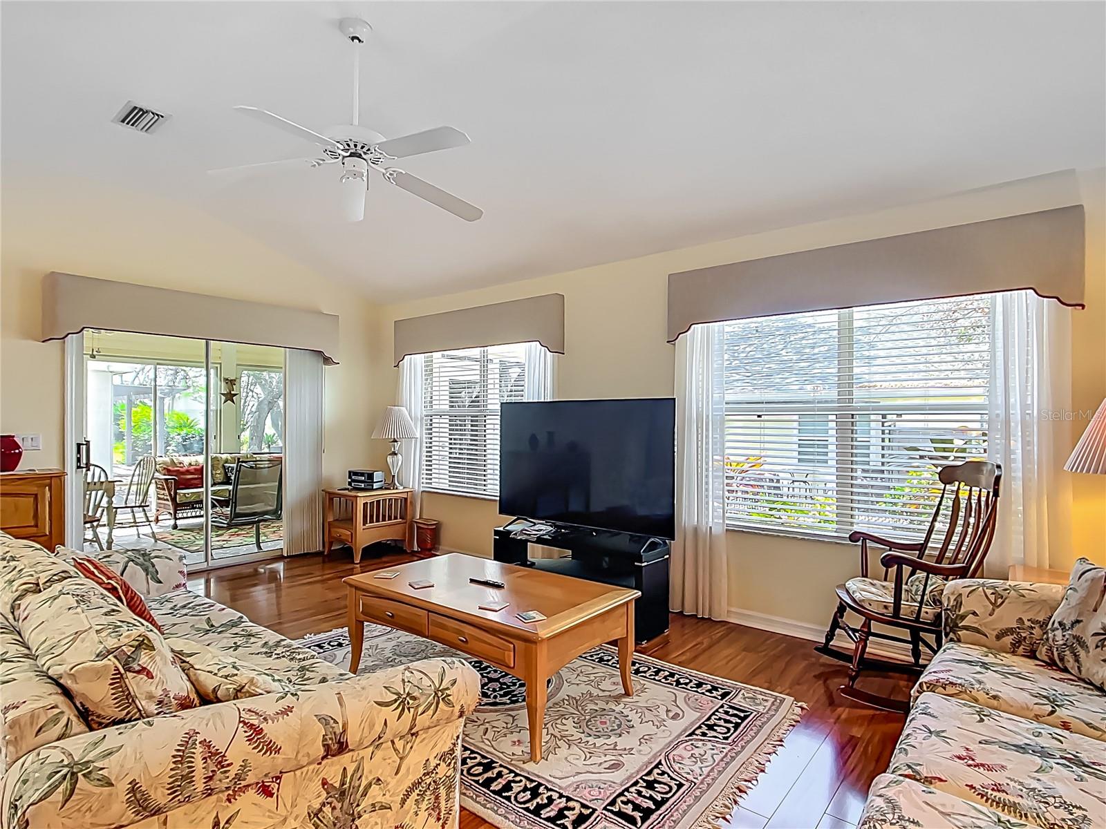 LADY LAKE ORANGE BLOSSOM GARDENS UNIT 19 - Residential