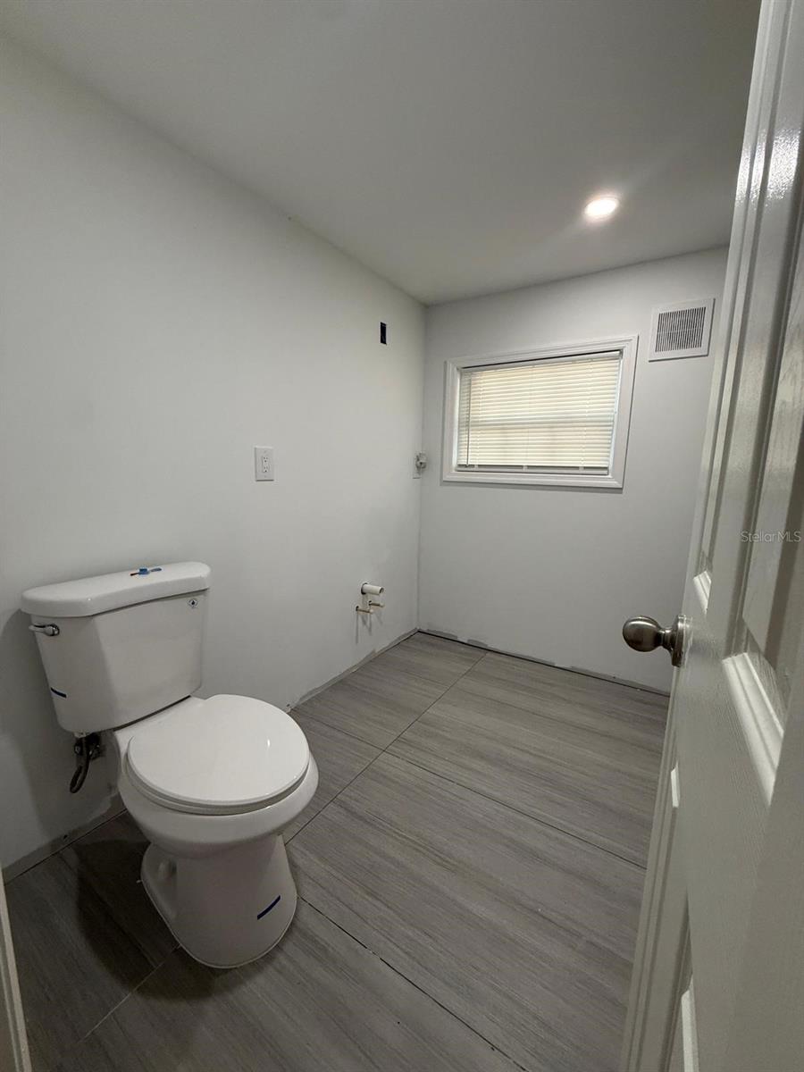 PALM LAKES ESTATES 5TH ADD - Residential