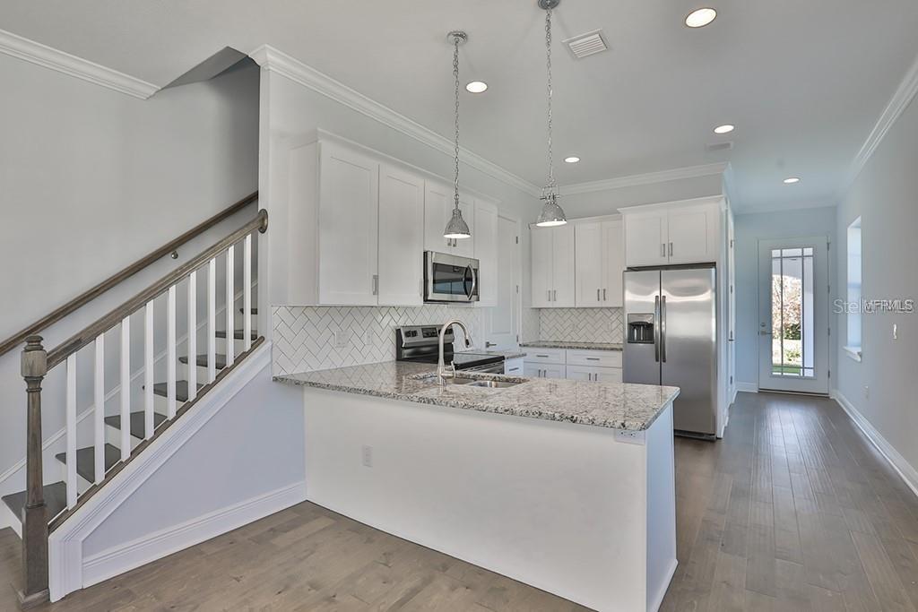 MANHATTAN GARDENS TWNHMS - Residential Lease