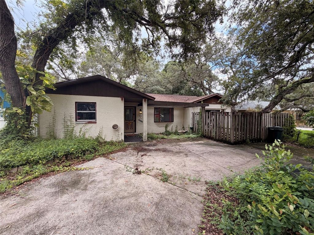Photo of 2342 Pembrook Drive, Clearwater, FL 33764 (MLS # TB8530934)