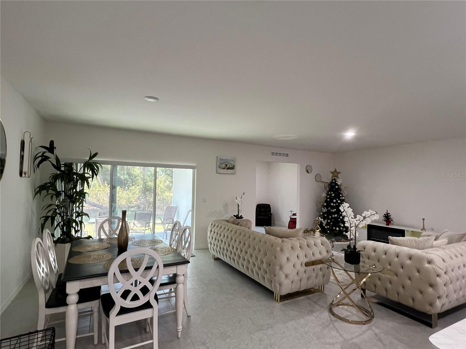 1570 - PORT CHARLOTTE SUB 24 - Residential