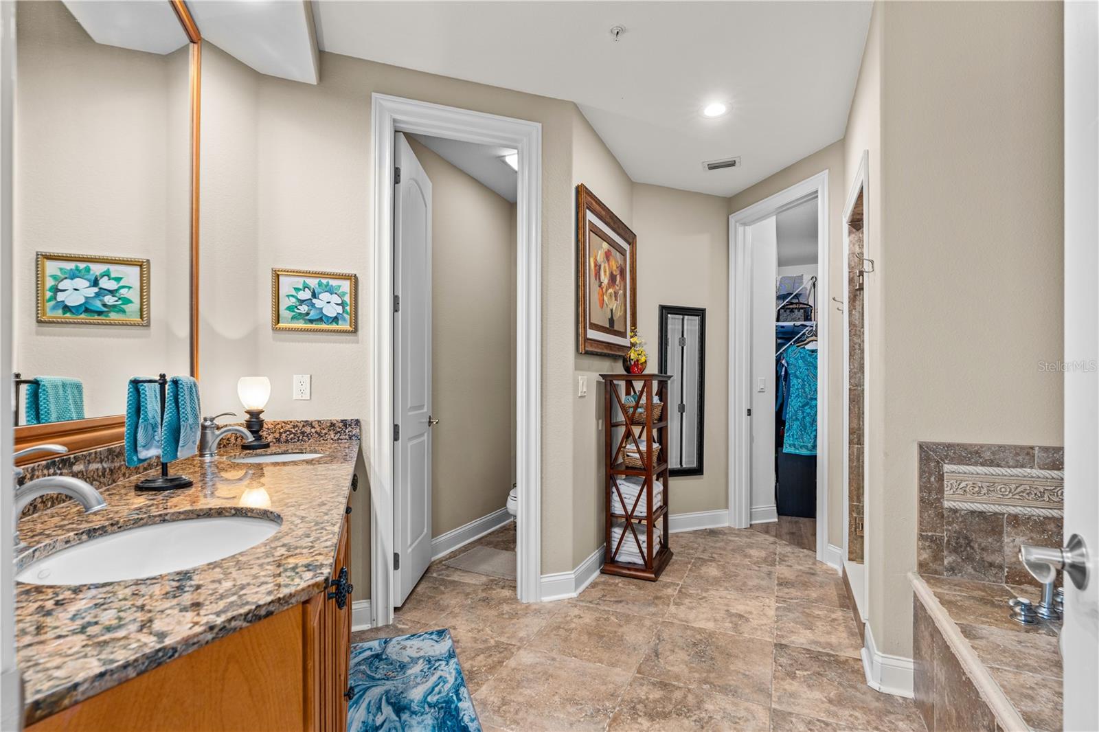 OCEANSIDE/BEVERLY BEACH CONDO - Residential