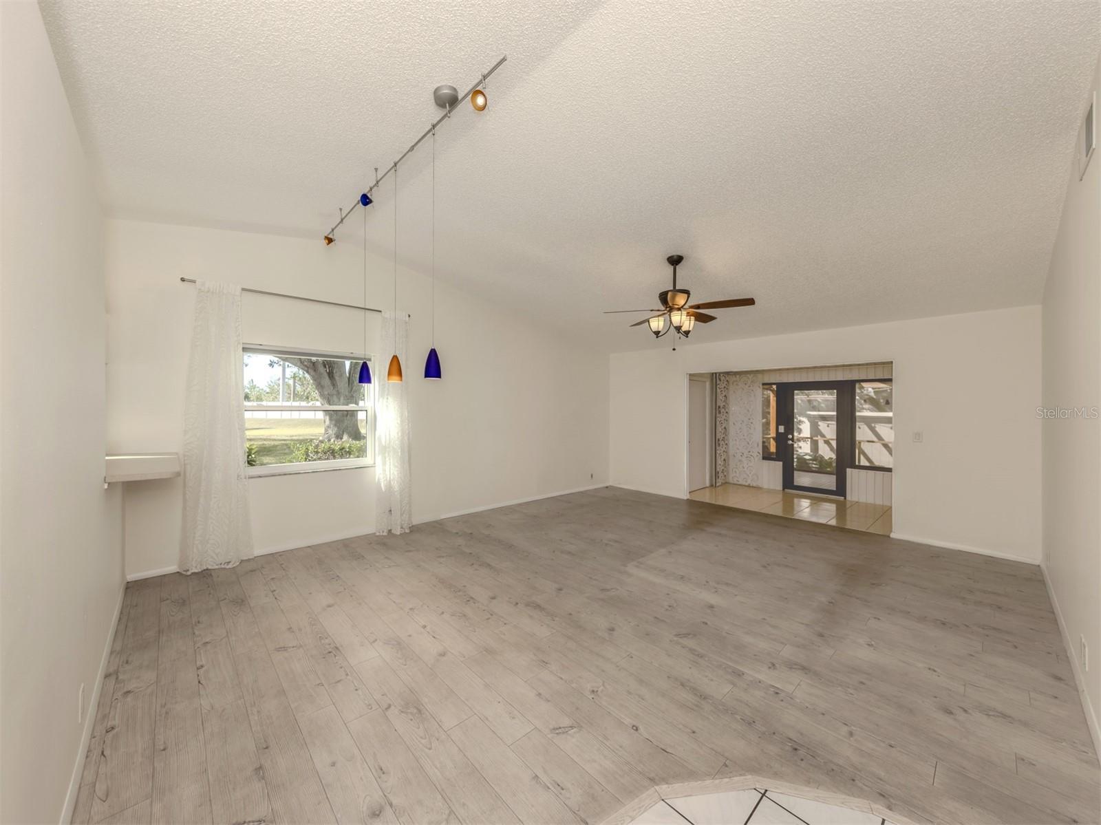 CURRY COVE - Residential