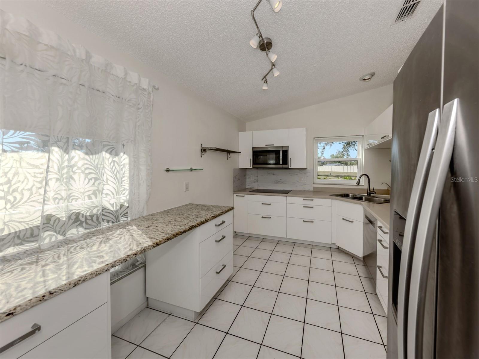 CURRY COVE - Residential
