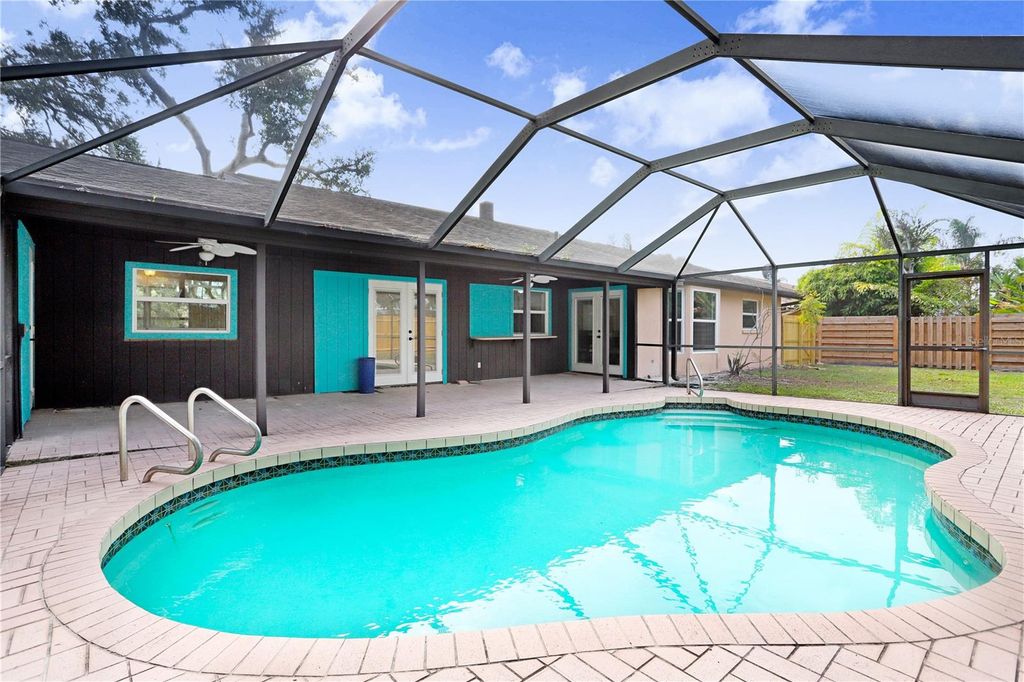 Photo of 813 Exmoor Street, Sarasota, FL 34243 (MLS # TB8462898)