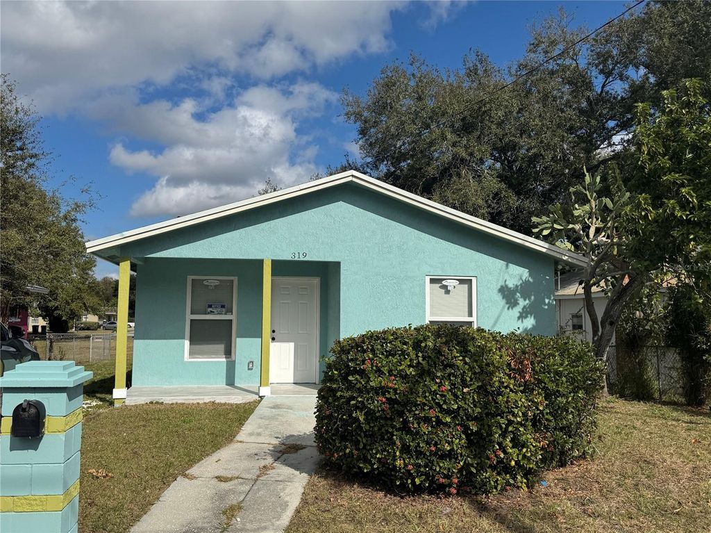 Photo of 319 Avenue P NE, Winter Haven, FL 33881 (MLS # S5142582)