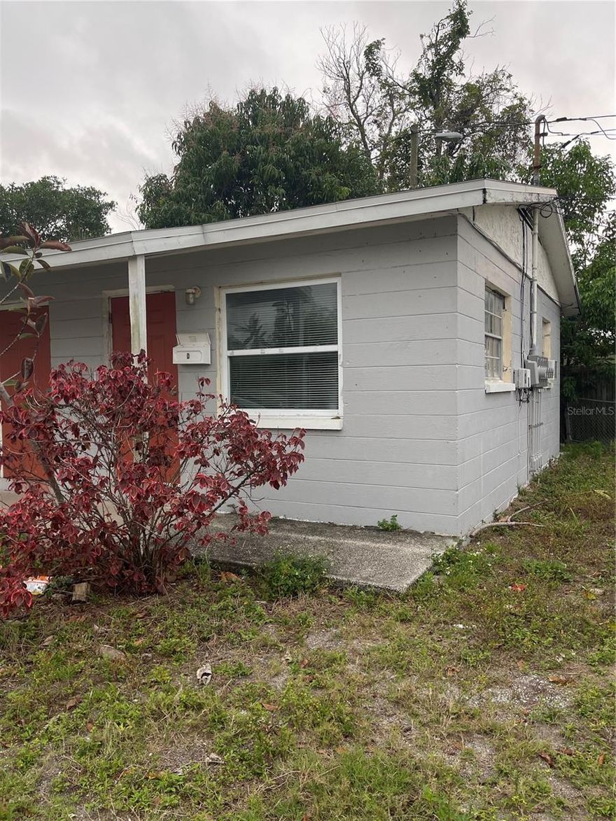 Quaint 1 Bedroom 1 Bathroom apartment close to the intersection of 1-275 and 1-375 providing easy accesses to all of Pinellas County walking distance to Tropicana Field.